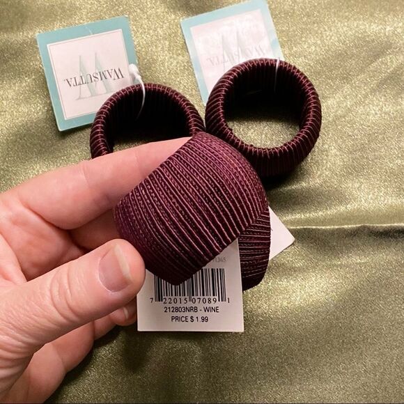 3/$15 Set of 4 Burgundy Napkin Rings - Picture 1 of 3